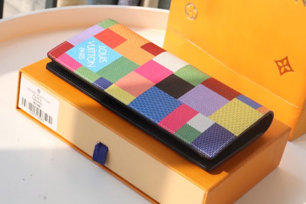 Louis Vuitton BRAZZA Wallet - Image 4