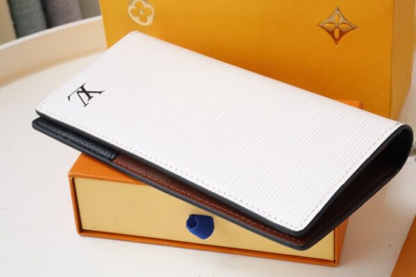 Louis Vuitton Brazza Wallet - White - Image 4